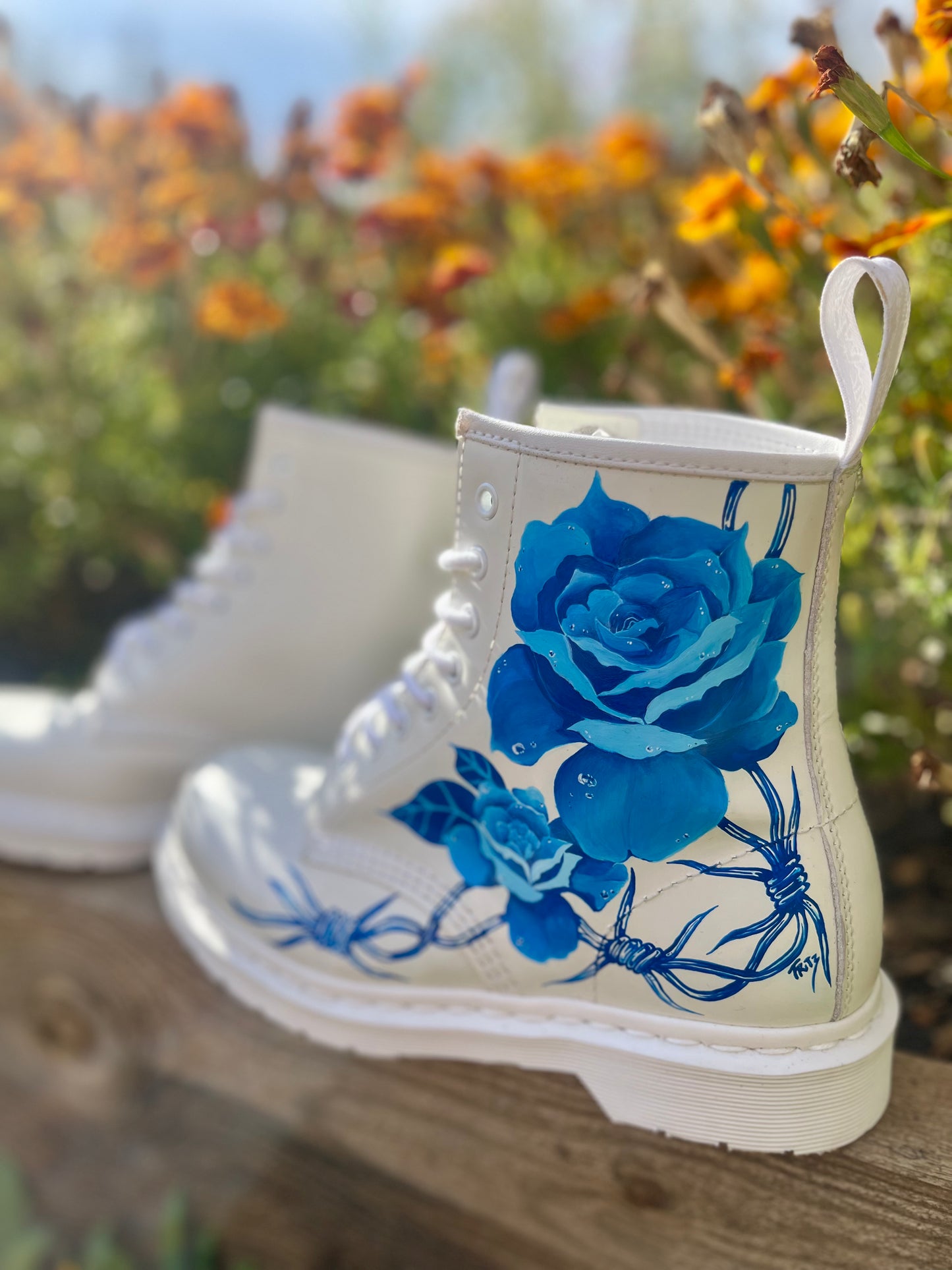 BLUE & WHITE ROSE DOCS