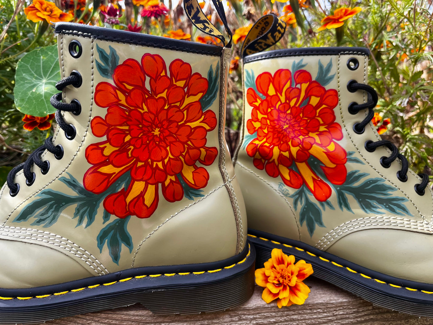CHRYSANTHEMUM DOC MARTENS