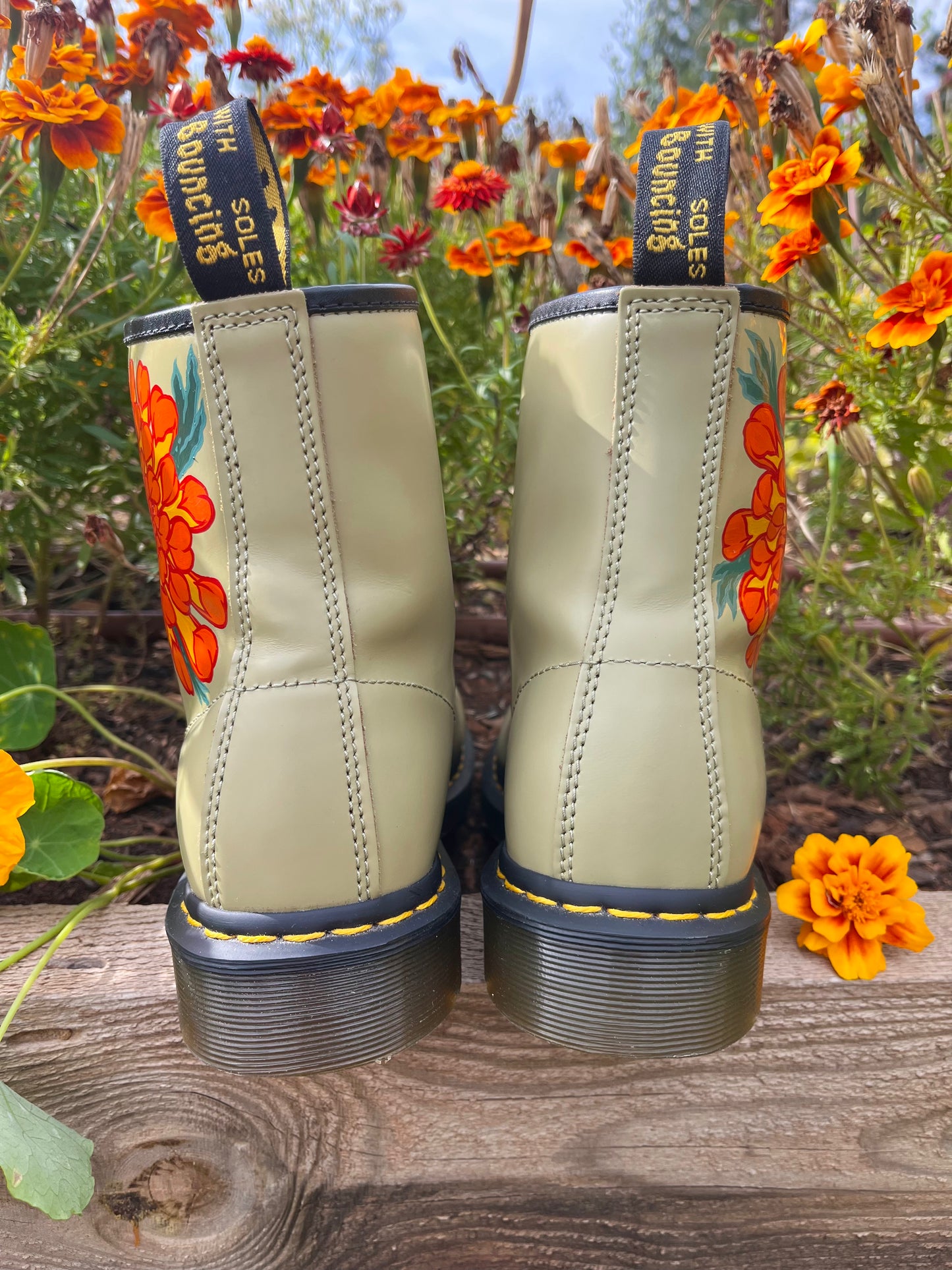 CHRYSANTHEMUM DOC MARTENS