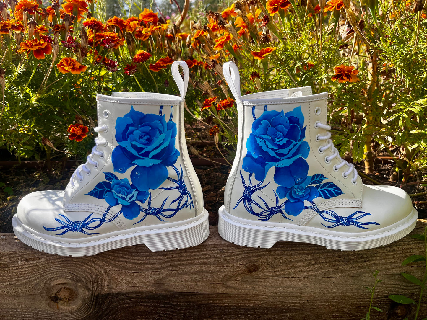 BLUE & WHITE ROSE DOCS