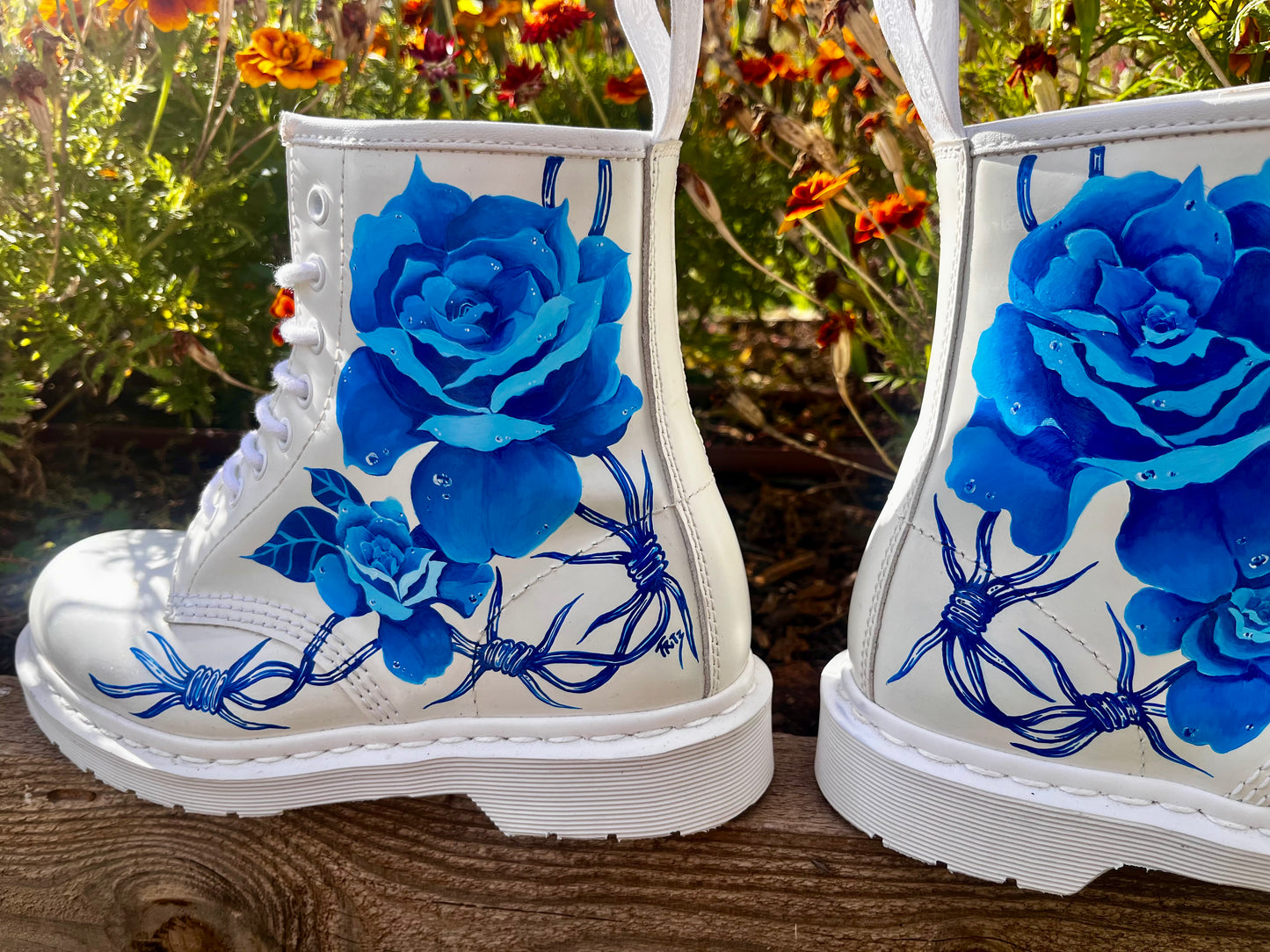 BLUE & WHITE ROSE DOCS